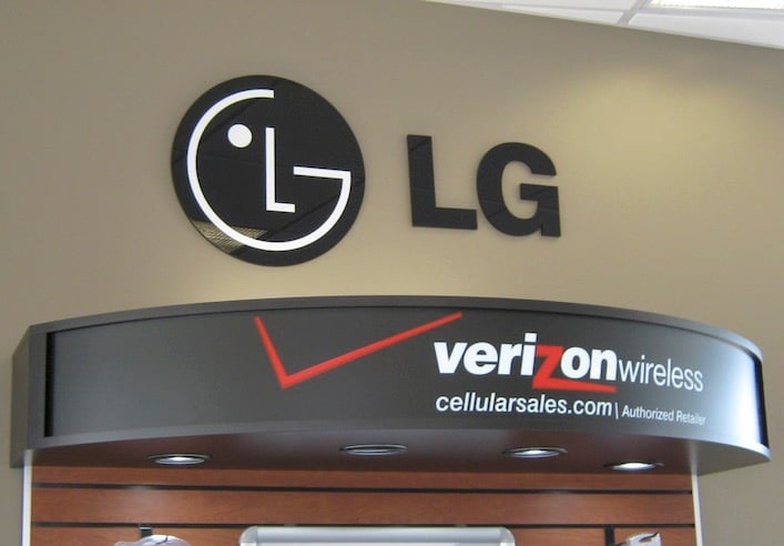 Acrylic Sign IMG_0049 - Version 2LG Verizon 740x492