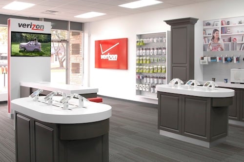 Verizon SmartStore Looking towards the front of the store DSC_4812 (1)