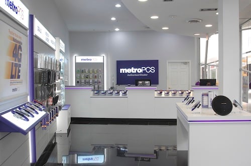 MetroPCS Lakeside White Store Millwork Fixtures and Displays DSC_6496-1