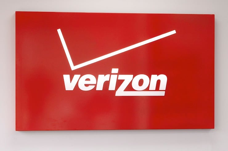 Verizon Illuminated 3D Push-thru Marquee Sign 740x492 DSC_4872